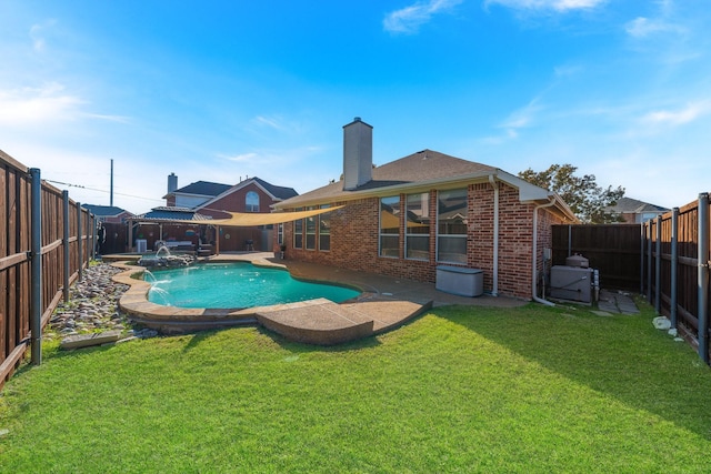 view of swimming pool with pool water feature and a yard