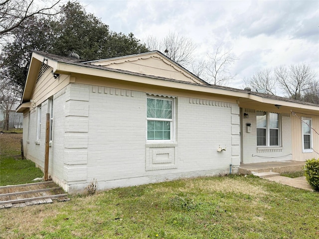 exterior space with a yard