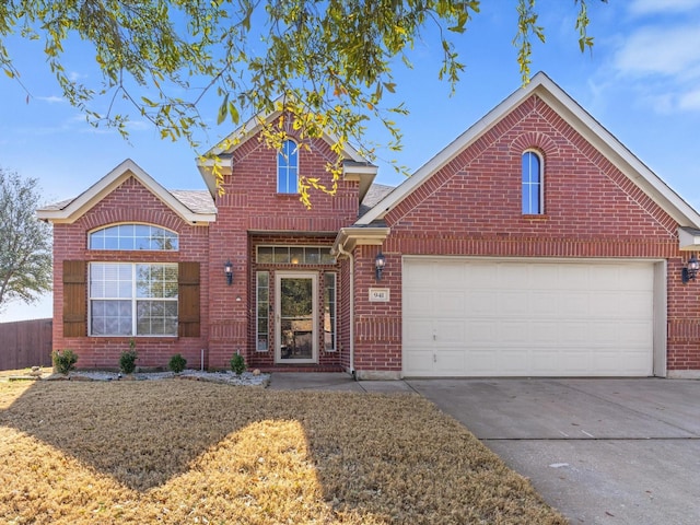 view of front property featuring a garage