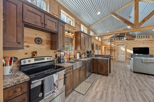 living room featuring ceiling fan, vaulted ceiling, and light hardwood / wood-style floors