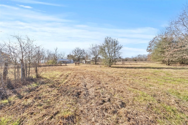 view of yard featuring a rural view