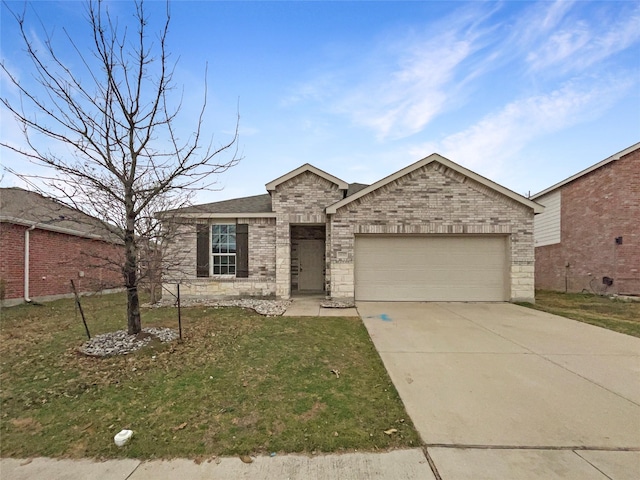 view of front of house featuring a garage and a front yard