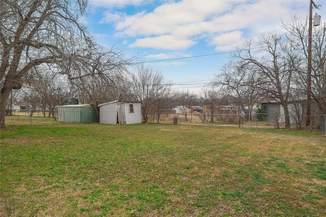 view of yard with a storage unit