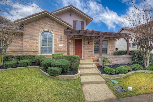 view of front of home featuring a pergola and a front yard