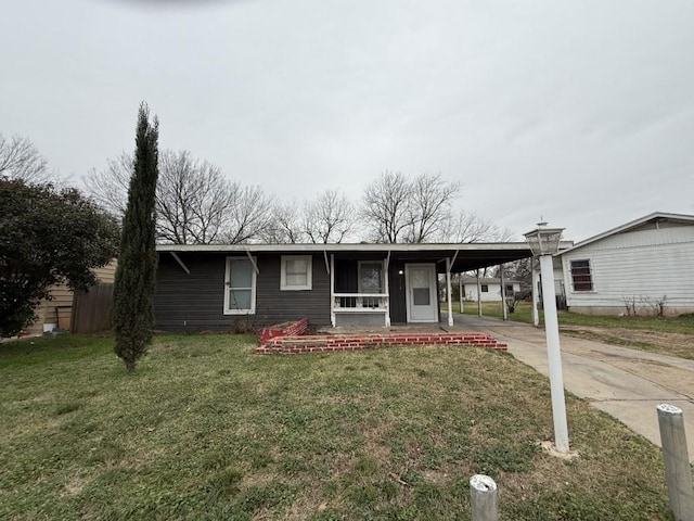 ranch-style home featuring a front lawn and a carport