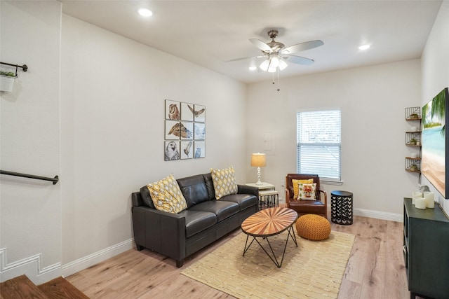 living room with light wood-style flooring, recessed lighting, a ceiling fan, and baseboards