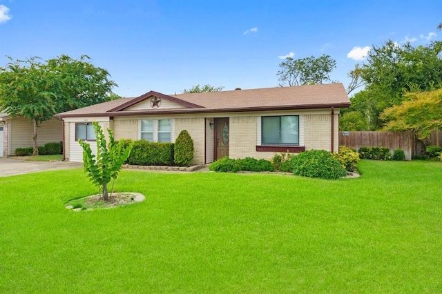 single story home with a front yard