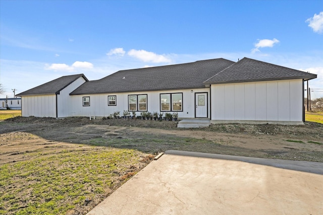 exterior space featuring a lawn