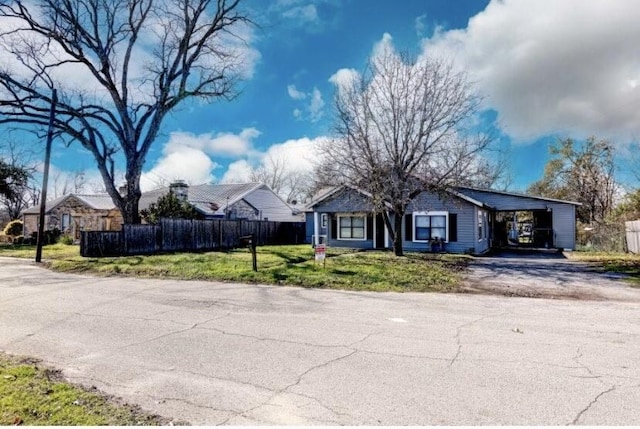 view of front of property with a carport and a front yard