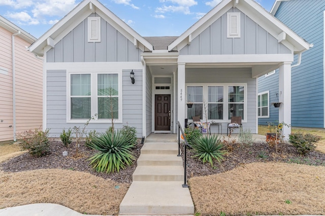 view of front of property with covered porch