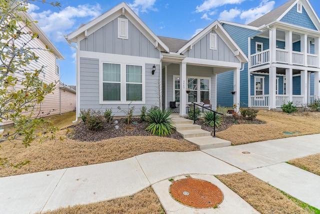 view of front of house featuring covered porch