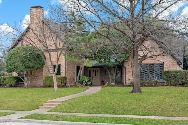 view of front of home featuring a front lawn