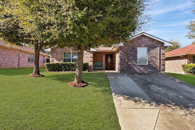 view of front of house featuring a front yard