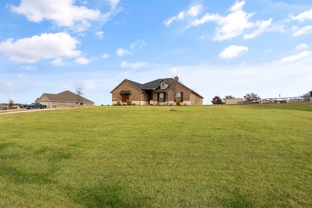 view of front facade featuring a front lawn