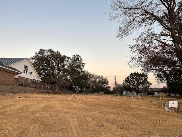 view of yard at dusk