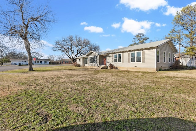 ranch-style home featuring a front lawn