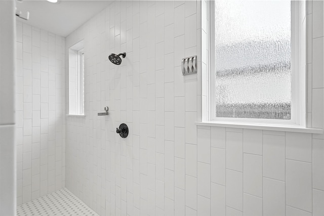 bathroom featuring a tile shower