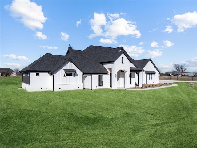 view of front facade with a front lawn