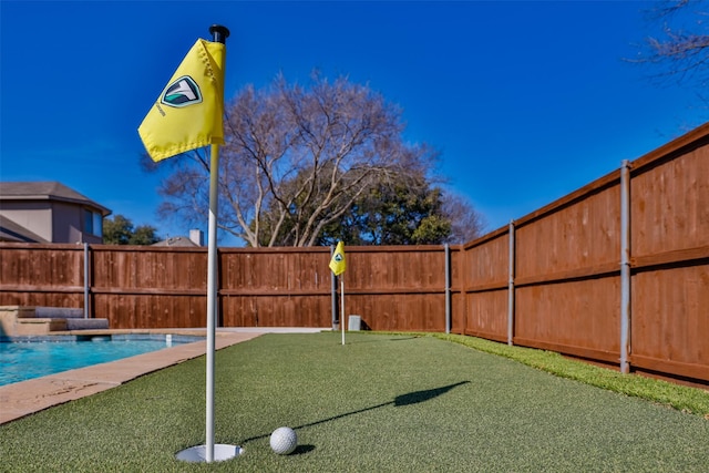 view of yard featuring a fenced in pool