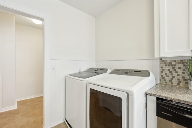 washroom featuring light tile patterned flooring and separate washer and dryer