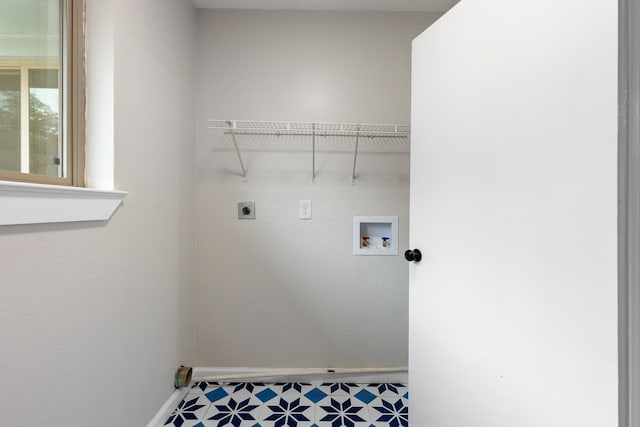 clothes washing area with electric dryer hookup and washer hookup