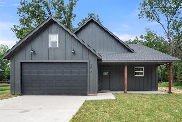 view of front facade featuring a garage and a front lawn