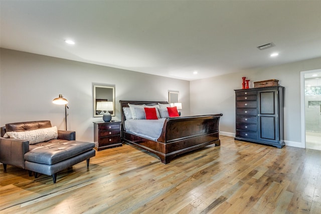 bedroom with light wood finished floors, visible vents, and recessed lighting