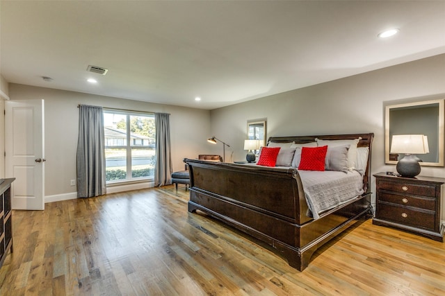 bedroom with visible vents, multiple windows, light wood-style flooring, and recessed lighting