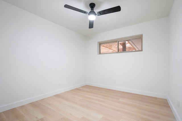 unfurnished room featuring light wood-style flooring, baseboards, and ceiling fan