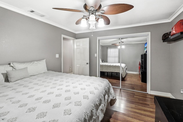 bedroom featuring crown molding, ceiling fan, wood-type flooring, and a closet