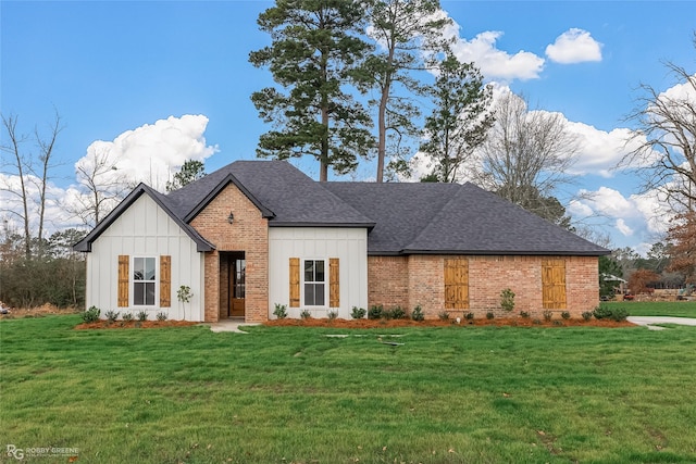 view of front of house with a front yard