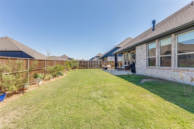 view of yard featuring a patio