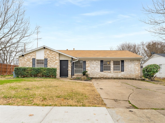 ranch-style house featuring a front lawn