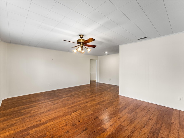 spare room with dark wood-type flooring and ceiling fan