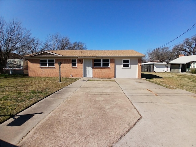 ranch-style house featuring a front yard