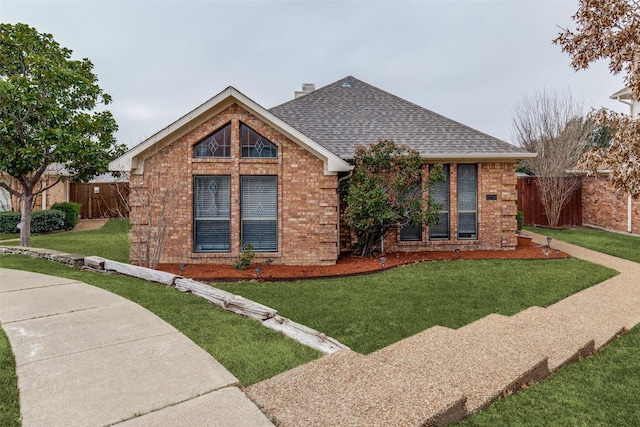 view of front facade featuring a front yard