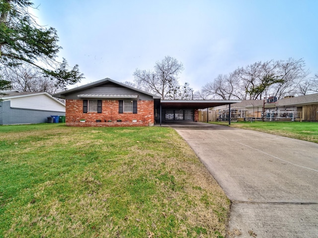 single story home featuring a carport and a front yard