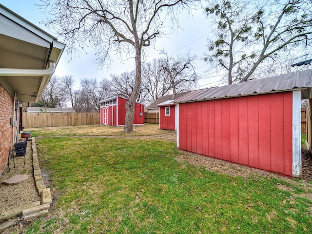 view of yard with a storage unit