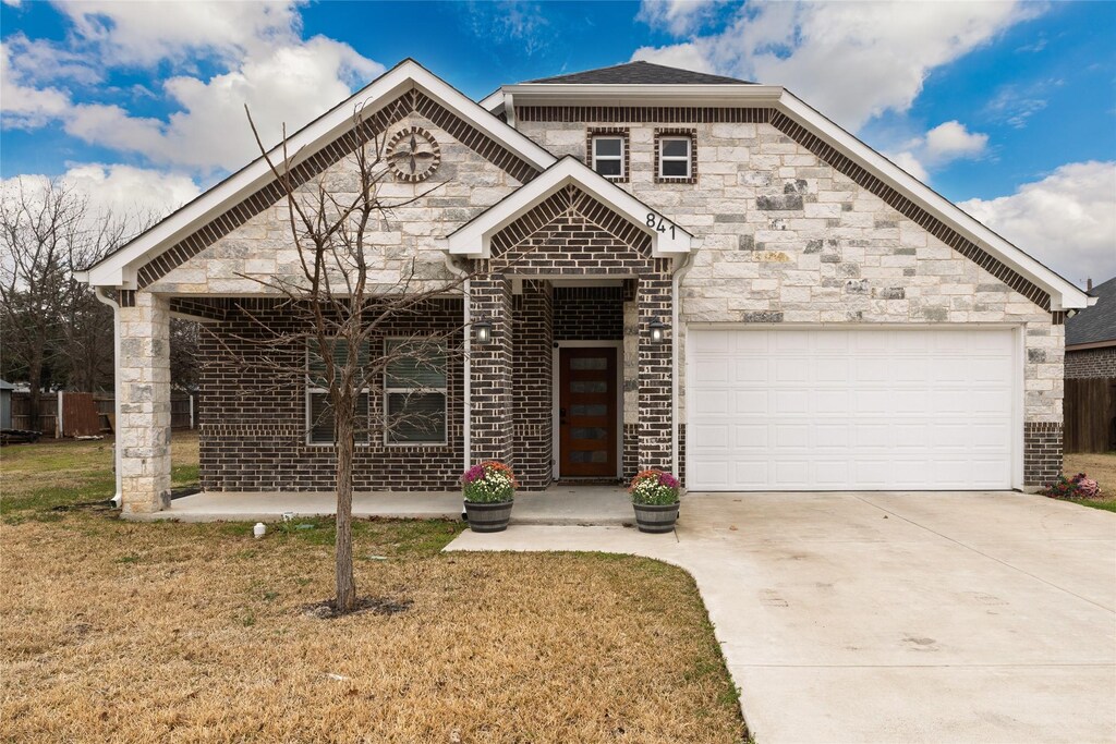 841 Stamps, Fort Worth, TX 76114 - view of front of house featuring a garage and a front yard