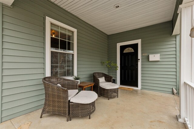 entrance to property featuring covered porch