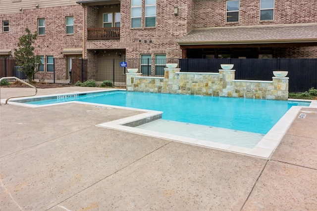 view of pool with pool water feature