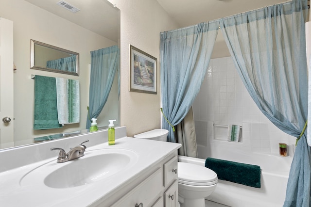 full bathroom with shower / tub combo with curtain, vanity, and toilet