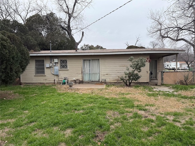 back of house featuring a yard