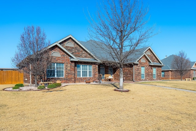 view of front of home featuring a front yard