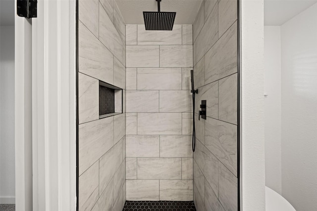 bathroom featuring a tile shower