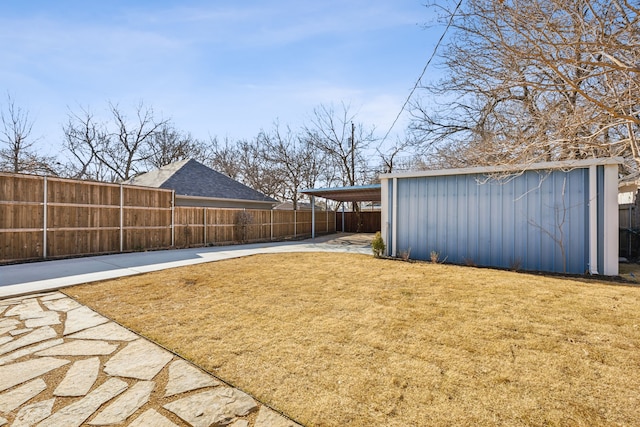 view of yard with a storage shed