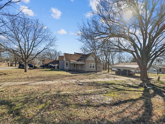 view of front of house featuring a carport and a front lawn