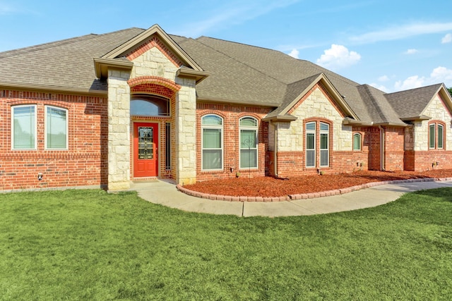 view of front of property with a front lawn