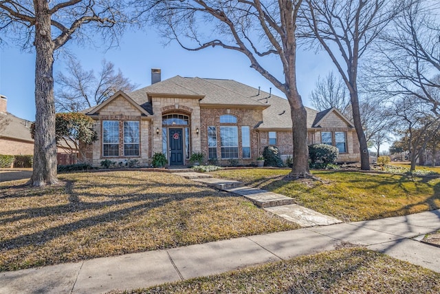 view of front facade with a front yard