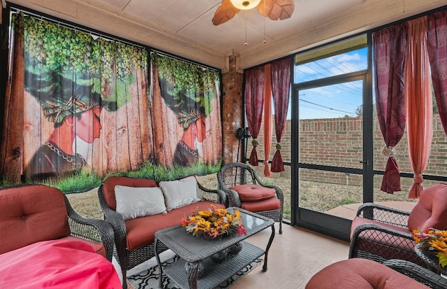 sunroom with ceiling fan